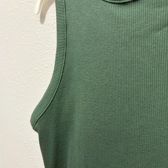 Sleeveless Green Ribbed Dress - Picture 3 of 6